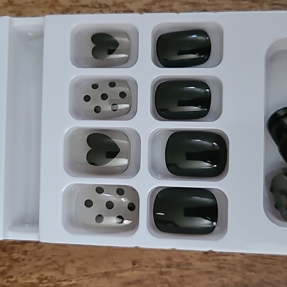 2/$16 Black Hearts Press On Nails - Picture 1 of 14